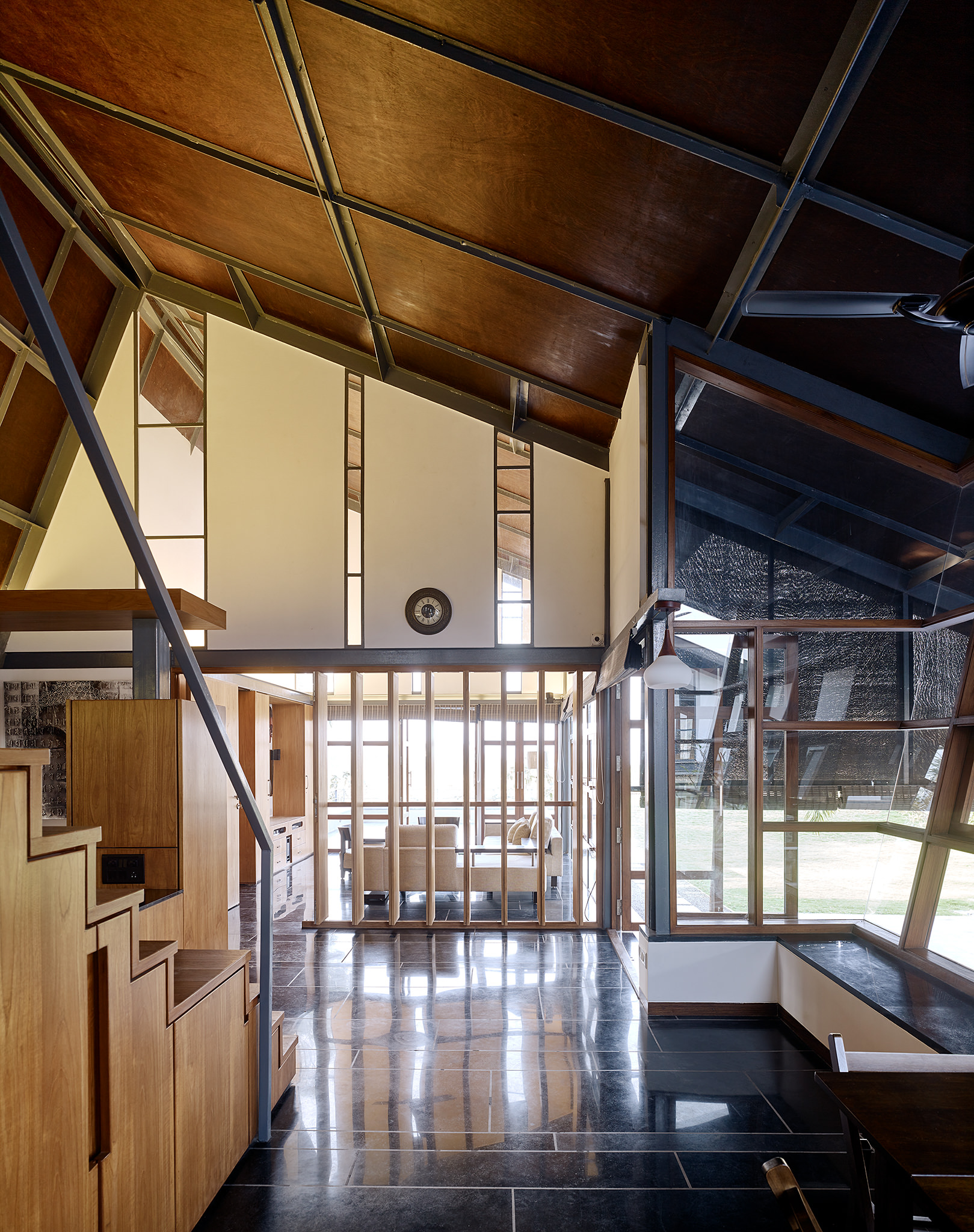 Opolis Architects, roof-house in Khandala